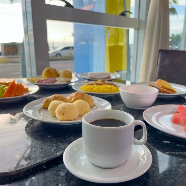 🌟 Desperte seu dia com muito sabor aqui no Praiamar Express! 🌅

Nosso café da manhã é feito com dedicação para proporcionar uma experiência incrível, cheia de variedade deliciosas.

🥖 Desde pães quentinhos até frutas frescas da época, selecionamos cada detalhe para agradar todos os paladares!

Não pode faltar: bolos feitos na hora, mix de frutas e aquele café fresquinho que dá um toque especial. ☕

Para começar seu dia e aproveitar bastante Natal! 💙